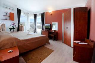 Отель Hotel Albatros Мамая Двухместный номер с большой двуспальной кроватью-1